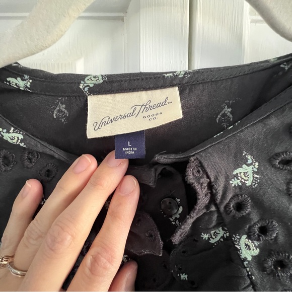 Universal Thread oversized collar floral blouse - Picture 4 of 6